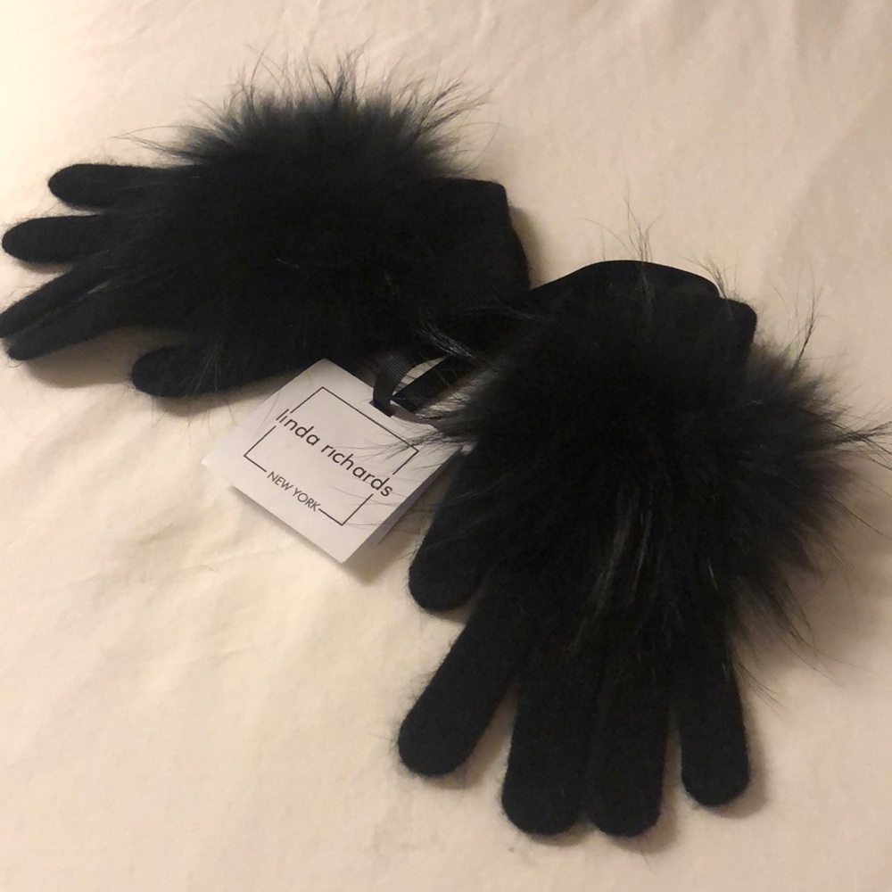 Black Cashmere mittens with fur Pom detail